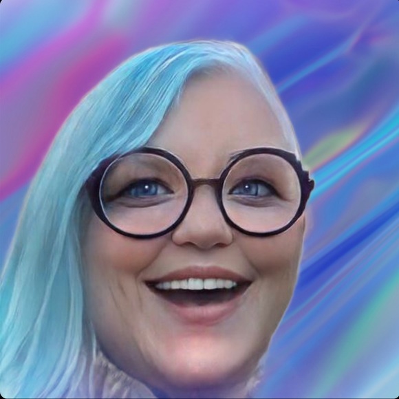 Meet your Posher, Rebecca - Picture 1 of 15